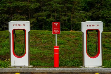 New York, Placid Gölü 'ndeki Tesla Superşarj İstasyonu 22 Ağustos 2020