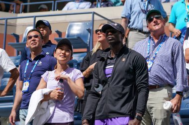 NEW YORK - 27 AĞUSTOS 2019: Grand Slam Şampiyonu Naomi Osaka 'nın ailesi, Billie Jean King Ulusal Tenis Merkezi' nde oynanan 2019 Amerika Açık ilk tur müsabakasında