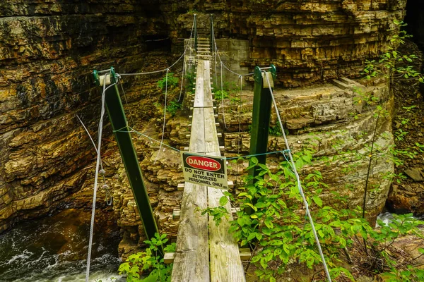 Adventurous Rope Bridge Ausable River Seen Ausable Chasm Upstate New — Stock Photo, Image