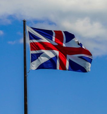 Fort Crown Point, New York 'un yukarısında İngiliz bayrağı