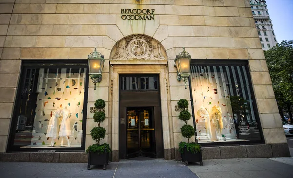 New York Juli 2020 Het Bergdorf Goodman Warenhuis New York — Stockfoto