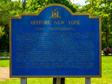 TICONDEROGA, New York - 23 Ağustos 2020: New York 'un kuzeyindeki Ticonderoga Kalesi. Fort Ticonderoga, eskiden Fort Carillon olarak bilinen 18. yüzyılda Fransa 'nın kuzey New York kentinde inşa edilen büyük bir yıldız kalesidir.