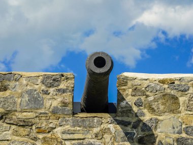 Tarihi kalede eski top