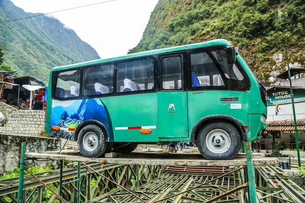 Aquas Calientes Peru October 2016 Shuttle Bus Aquas Calientes Waiting — Stock Photo, Image