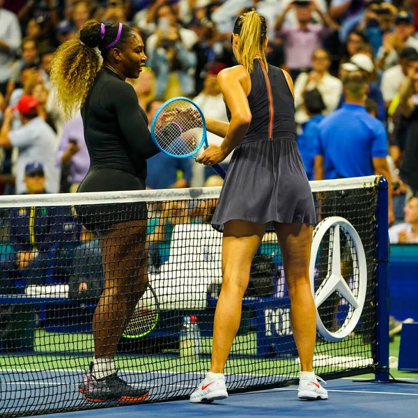 NEW YORK - 26 AUGust 2019: Rusya Grand Slam Şampiyonu Maria Sharapova, Billie Jean King Ulusal Tenis Merkezi 'nde oynanan 2019 ABD Açık ilk tur karşılaşmasının ardından Serena Williams' ı zaferle kutladı.