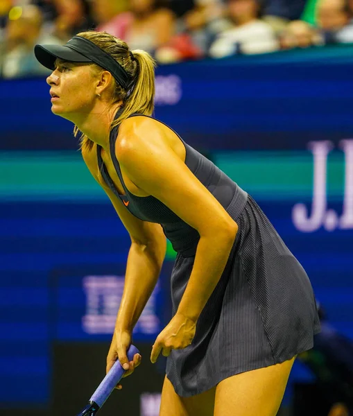 2019年8月26日 俄罗斯大满贯冠军玛利亚 莎拉波娃 Maria Sharapova 在2019年美国公开赛第一轮对阵塞丽娜 威廉姆斯 Serena Williams 的比赛中五次在比莉 — 图库照片
