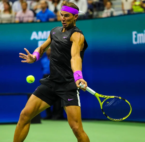 NEW YORK - 27 AĞUSTOS 2019 ABD Açık ilk tur karşılaşması sırasında New York 'taki Billie Jean King Ulusal Tenis Merkezi' nde İspanya şampiyonu Rafael Nadal