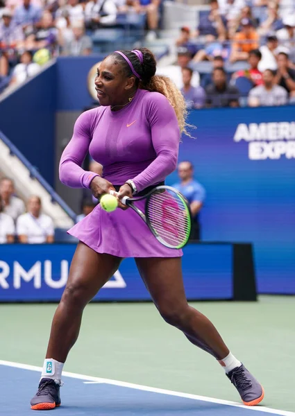 NEW YORK - 1 Eylül 2019: Grand Slam şampiyonu Serena Williams, Billie Jean King Ulusal Tenis Merkezi 'nde oynanan 2019 ABD Açık turu 16. 