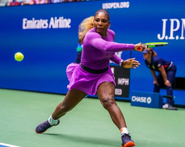 2019年9月1日 大满贯冠军Serena Williams在2019年美国公开赛的16场比赛中在Billie Jean King国家网球中心行动 — 图库照片