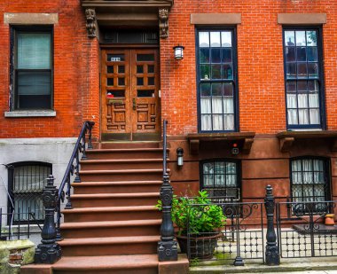 BrooKLYN, New York - 23 Temmuz 2020: Brooklyn, New York Fort Greene Mahallesindeki Tarihi Brownstone Bölgesi