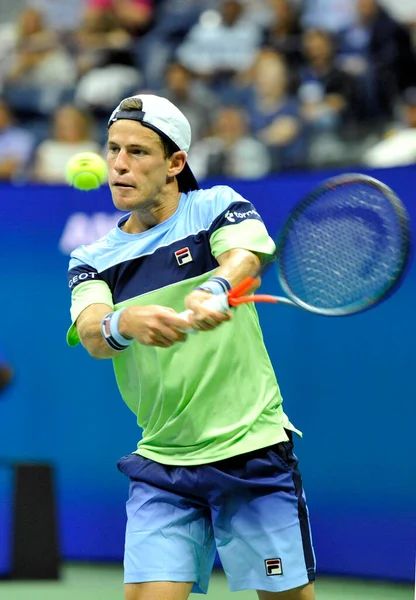 NEW YORK - SEPTEMBER 4, 2019: Arjantinli profesyonel tenisçi Diego Schwartzman 2019 'da Billie Jean King Ulusal Tenis Merkezi' nde oynanan Rafael Nadal ile oynadığı çeyrek final maçında