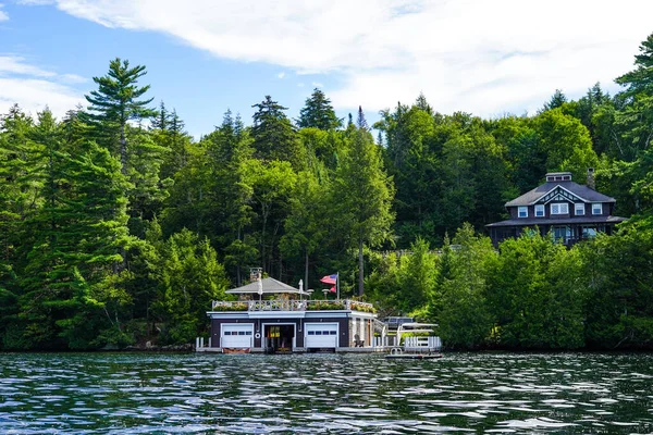 Lakid New York Adirondack Mountains Серпня 2020 Luxury Boathouse Lake — стокове фото