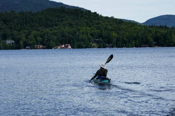 Lake Placid New York Sierpnia 2020 Kayaker Cieszyć Się Letni — Zdjęcie stockowe