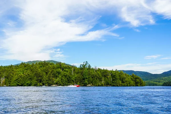 Lakid New York Серпня 2020 Човни Насолоджуються Літнім Днем Озері — стокове фото