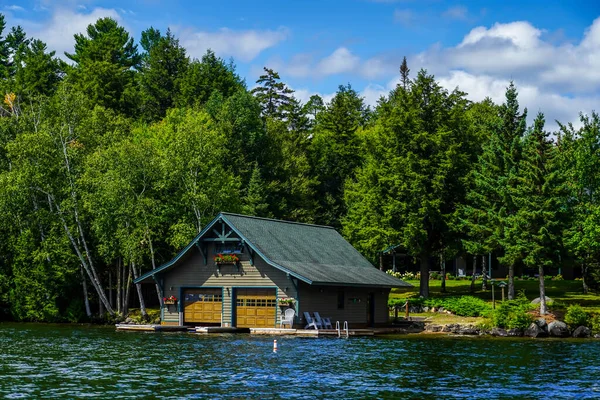 Lake Placid New York Αυγουστου 2020 Πολυτελές Λεμβοστάσιο Στη Λίμνη — Φωτογραφία Αρχείου