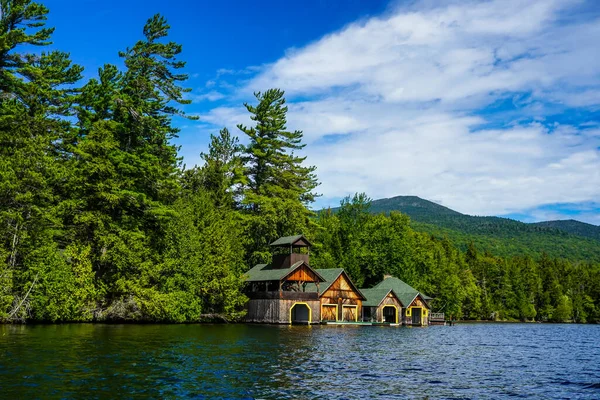 Lake Placid New York August 2020 Lyxigt Båthus Vid Sjön — Stockfoto