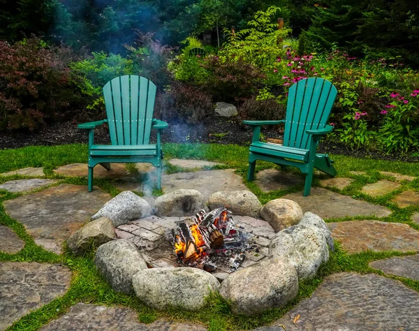 Adirondack Chairs Fire Pit — Stock Photo, Image