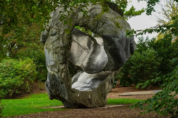 Hamilton New Jersey October 2020 전시중인 조각품 Grounds Sculpture 1992 — 스톡 사진