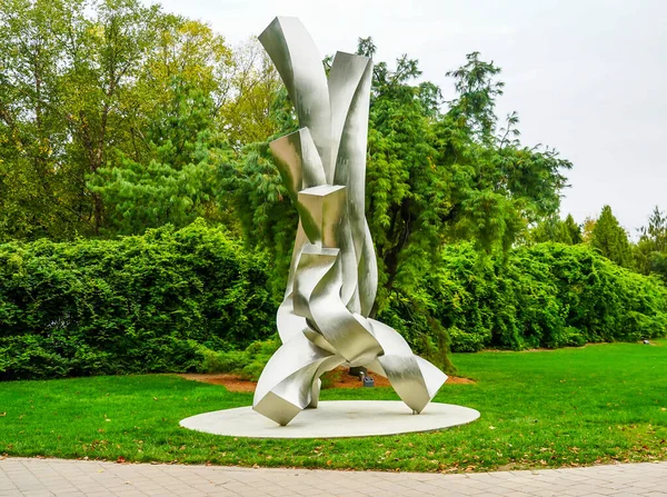 Hamilton New Jersey October 2020 전시중인 조각품 Grounds Sculpture 1992 — 스톡 사진