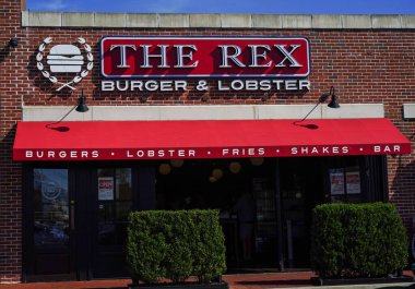 MINEOLA, New York - 15 Ekim 2020: The Rex Burger & Lobster restaurant Long Island, New York