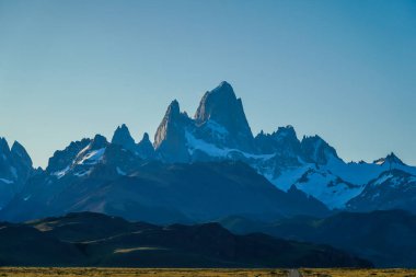 Fitz Roy Dağı Los Glaciares Ulusal Parkı, Arjantin Patagonya. Patagonya 'da bir dağ, Arjantin ve Şili sınırında.