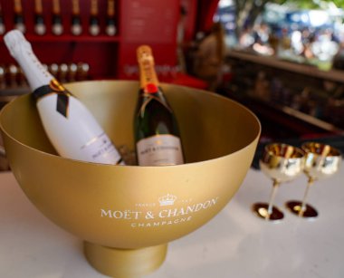 NEW YORK - 23 Ağustos 2025: Moet and Chandon, New York 'ta ABD Açık 2025 yılında USTA Ulusal Tenis Merkezi' nde sunuldu. Moet ve Chandon, Amerika Açık 'ın resmi şampanyası.