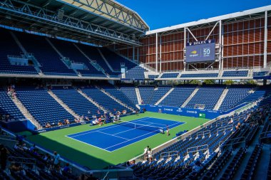 NEW YORK - 27 AĞUSTOS 2023: Louis Armstrong Stadyumu, Billie Jean King Ulusal Tenis Merkezi 2023 ABD Açık antrenmanı sırasında New York 'ta