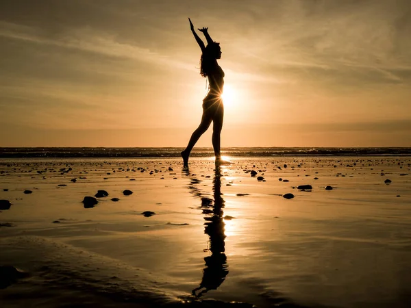 Silhouette Girl Beach — Stock Photo, Image