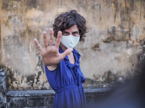 Visel Védő Maszk Kék Ruha Coronavirus Pandémiás Karantén Koncepció — Stock Fotó
