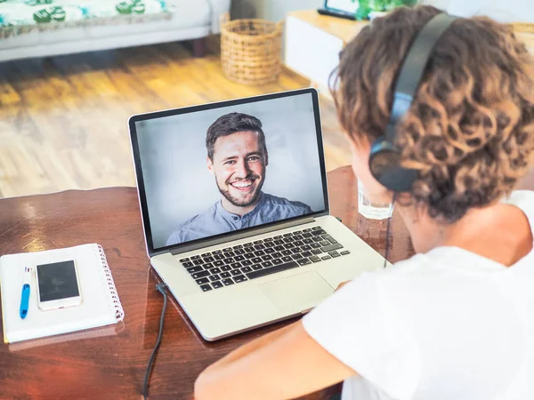 Laptop Miután Video Chat Férfi Otthoni Iroda Karantén Koncepció — Stock Fotó