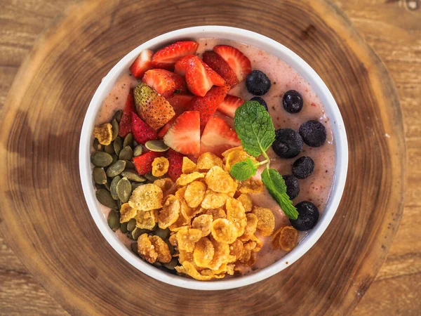 Desayuno Saludable Con Frutas Bayas Frescas —  Fotos de Stock