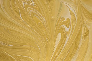 Boya kompozit rengi üretirken çekilmiş fotoğraflar. Akrilik boyayı farklı renklerde karıştırıyorum. Marbleleştirilmiş.