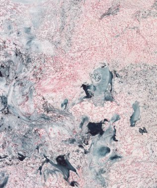 Kağıt üzerinde boya lekesi. Su sıçramalarına ve noktalar boya doku. Ebru - antik teknik çizim oryantal. Kaotik soyut organik tasarım. Marbleized.