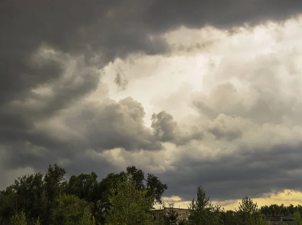 Летнее Облачное Небо Перед Дождём Местность Южной Европе — стоковое фото