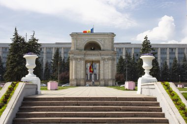 Cumhuriyet Moldova Chisinau merkezi. Büyük Ulusal Meclisi Square, zafer takı.