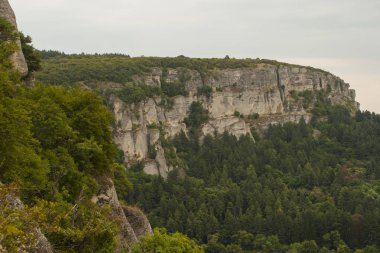 Avrupa'nın turistik yerler. Manzara Bulgaristan. Koca Balkan Dağları. Ulusal tarihi ve arkeolojik rezerv. Madara binici veya Madara süvari. Dünya Mirası.