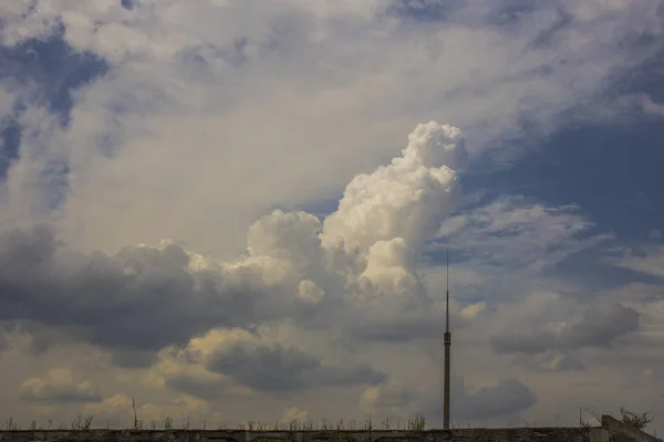 Летнее Облачное Небо Перед Дождём Местность Южной Европе Закат Над — стоковое фото