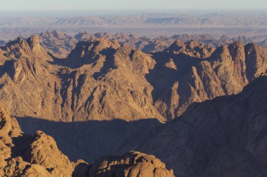 Mısır. Mount Sinai gündoğumu sabah. (Mount Horeb, Gabal Musa, Moses Mount). Hac yeri ve ünlü turistik hedef.
