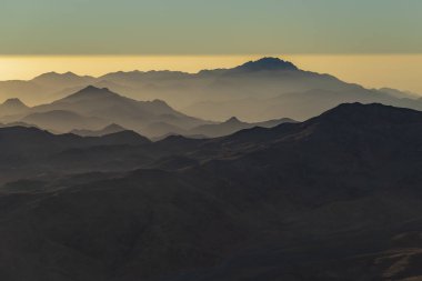 Mısır. Mount Sinai gündoğumu sabah. (Mount Horeb, Gabal Musa, Moses Mount). Hac yeri ve ünlü turistik hedef.