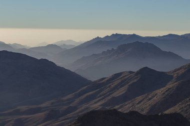 Mısır. Mount Sinai gündoğumu sabah. (Mount Horeb, Gabal Musa, Moses Mount). Hac yeri ve ünlü turistik hedef.