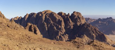 Mısır. Mount Sinai gündoğumu sabah. (Mount Horeb, Gabal Musa, Moses Mount). Hac yeri ve ünlü turistik hedef.