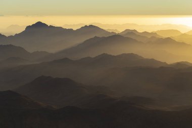 Mısır. Mount Sinai gündoğumu sabah. (Mount Horeb, Gabal Musa, Moses Mount). Hac yeri ve ünlü turistik hedef.