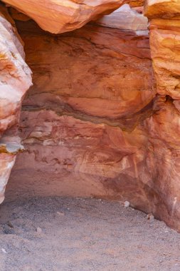 Renkli Kanyon, Sina yarımadasında bir kaya oluşumudur. Nuweiba, Mısır manzarası.