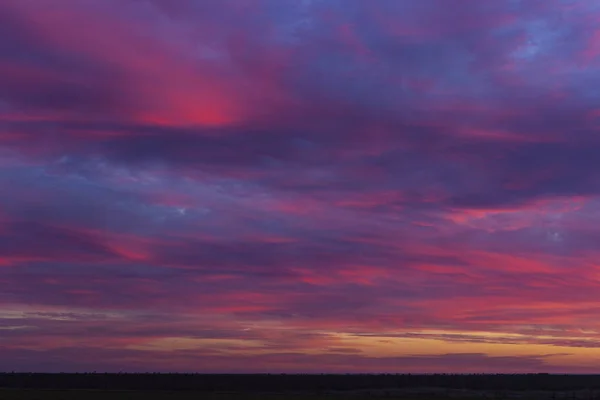 Kanlı Günbatımı Manzara Güney Avrupa Arazide Trajik Kasvetli Gökyüzü Mor — Stok fotoğraf
