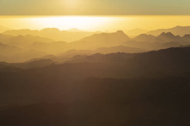 Mısır. Mount Sinai gündoğumu sabah. (Mount Horeb, Gabal Musa, Moses Mount). Hac yeri ve ünlü turistik hedef.