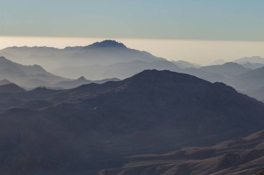 Mısır. Mount Sinai gündoğumu sabah. (Mount Horeb, Gabal Musa, Moses Mount). Hac yeri ve ünlü turistik hedef.