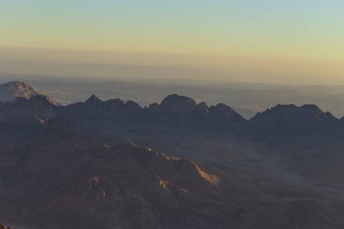 Mısır. Mount Sinai gündoğumu sabah. (Mount Horeb, Gabal Musa, Moses Mount). Hac yeri ve ünlü turistik hedef.
