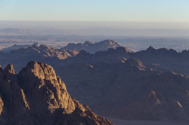 Mısır. Mount Sinai gündoğumu sabah. (Mount Horeb, Gabal Musa, Moses Mount). Hac yeri ve ünlü turistik hedef.