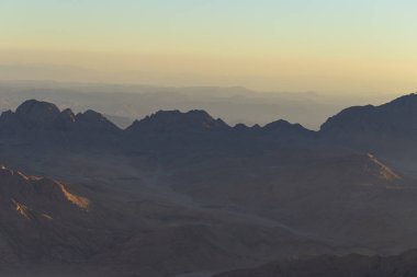 Mısır. Mount Sinai gündoğumu sabah. (Mount Horeb, Gabal Musa, Moses Mount). Hac yeri ve ünlü turistik hedef.