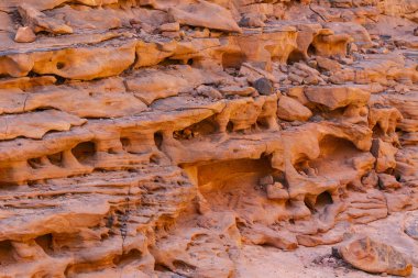Renkli Kanyon, Sina yarımadasında bir kaya oluşumudur. Nuweiba, Mısır manzarası.